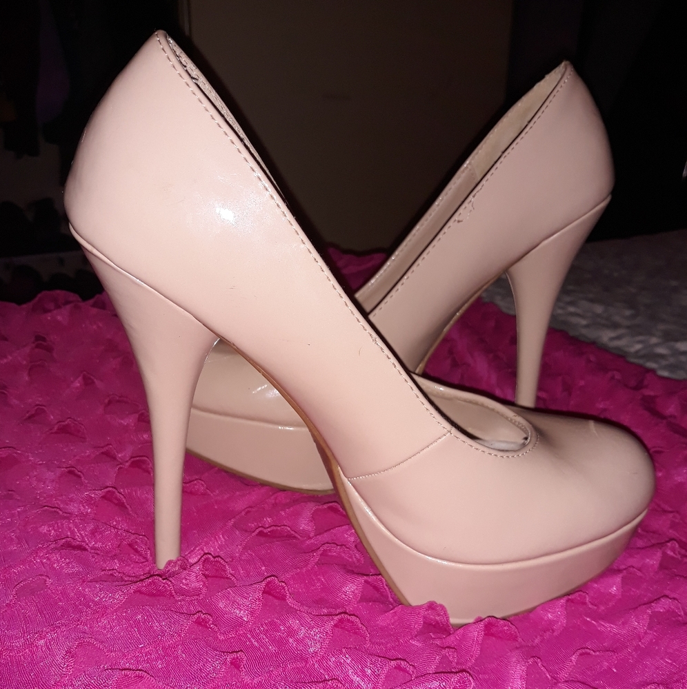 Nude Pumps
